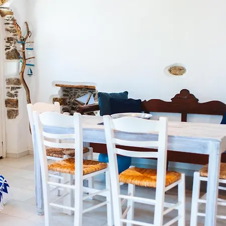 Blue & White: An Absolute Aegean Dream House