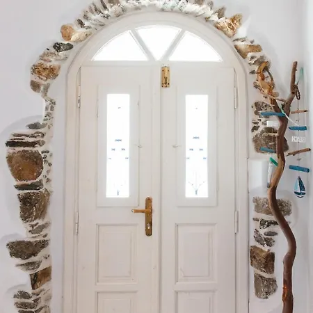 Blue & White: An Absolute Aegean Dream House *