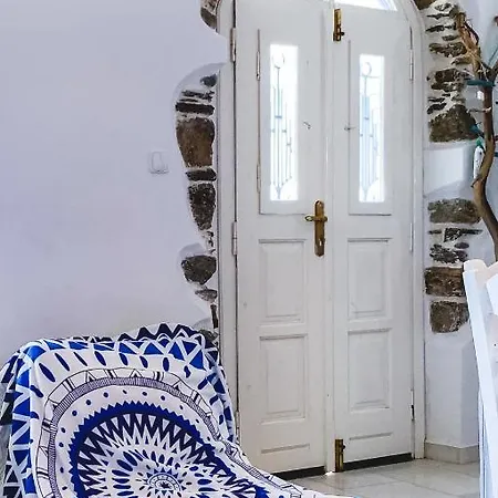 Blue & White: An Absolute Aegean Dream House *