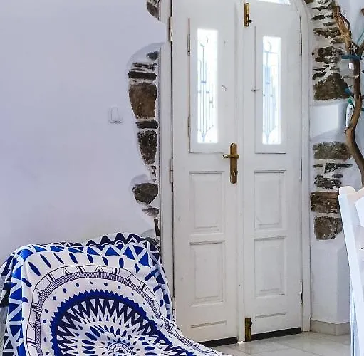 Blue & White: An Absolute Aegean Dream House *